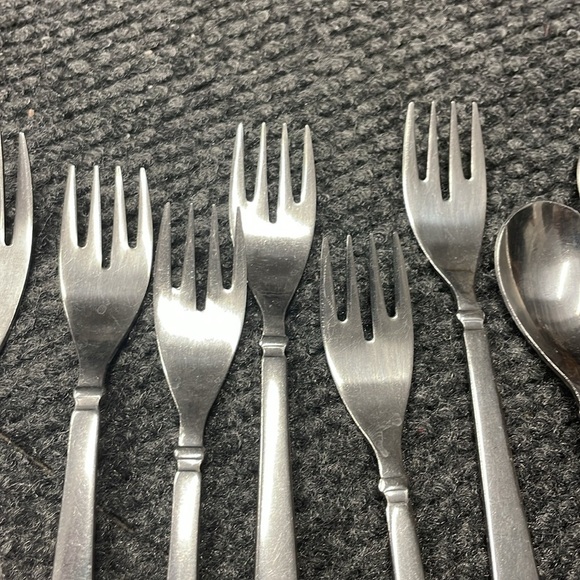 Rogers Stainless Steel Flatware Forks Spoons 15 pieces - Picture 4 of 7